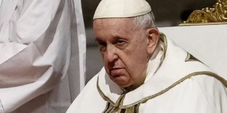 Papa Noel arefesi ayininde insanların 'servet ve iktidar' açlığını kınadı