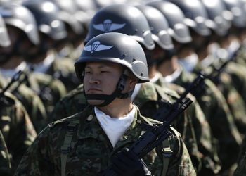 Pasifist Japonya'dan tarihi silahlanma adımı