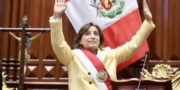Peru'da azledilen Pedro Castillo yerine Dina Boluarte devlet başkanı oldu