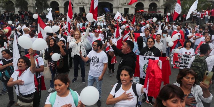 Peru'da eylemcilerin ölümü istifa getirdi: Castillo sonrası hükümet bocalıyor
