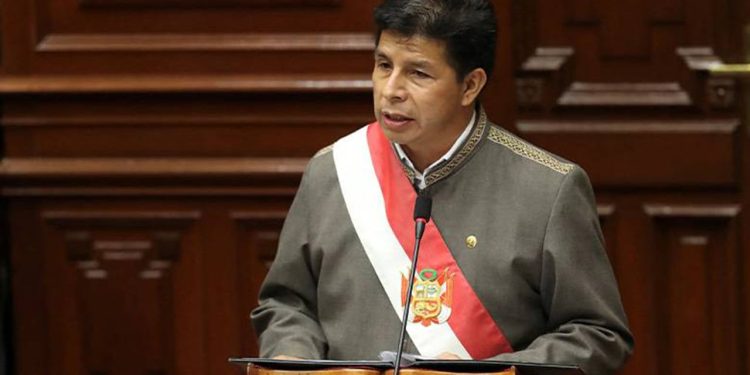 Peru'da olağanüstü hal: Devlet Başkanı Castillo Kongre'yi feshettikten sonra gözaltına alındı