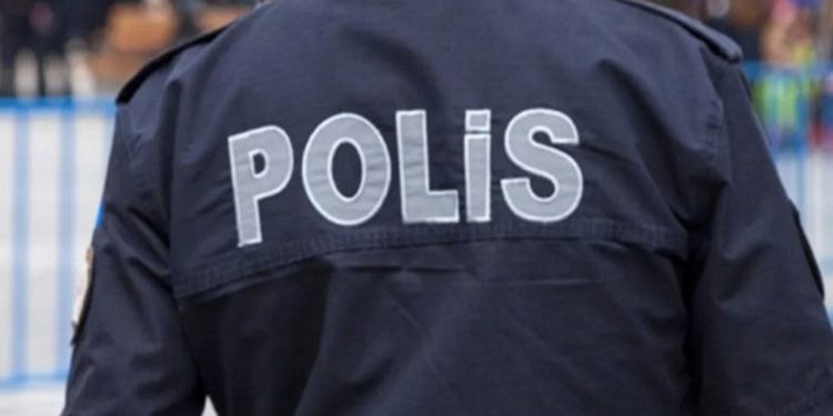 Polis ateş açtı, yolda yürüyen genç öldü