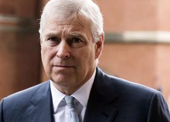 Prens Andrew üşüyen kişiye gazete tavsiyesinde bulundu