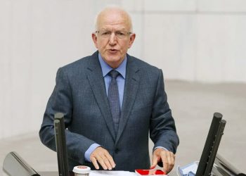 CHP İstanbul Milletvekili İbrahim Kaboğlu, Yüksek Seçim Kurulu (YSK) Başkanı Muharrem Akkaya ve İçişleri Bakanı Süleyman Soylu’nun İstanbul Büyükşehir Belediye Başkanı Ekrem İmamoğlu hakkındaki mahkeme kararları ile ilgili açıklamalarına tepki gösterdi.