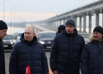 Putin'den gövde gösterisi: Kırım Köprüsü'nü ziyaret etti