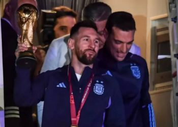 Resmi tatil ilan edildi, şampiyon takımı Buenos Aires'te sabaha karşı on binlerce kişi karşıladı