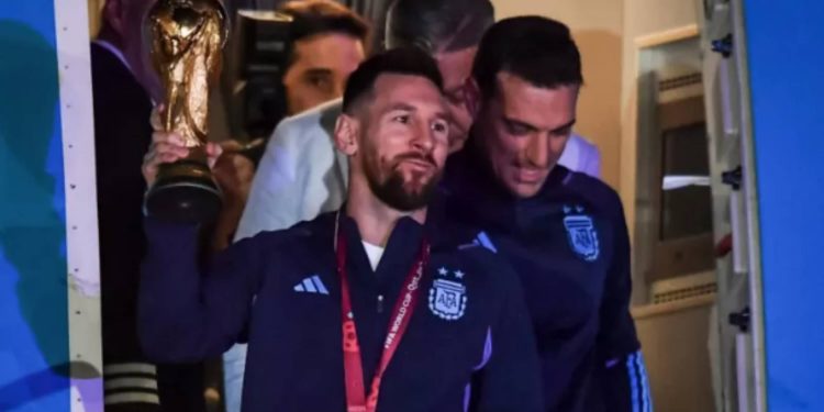 Resmi tatil ilan edildi, şampiyon takımı Buenos Aires'te sabaha karşı on binlerce kişi karşıladı