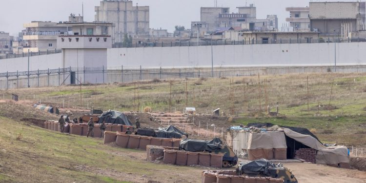 Reuters: SDG ile koalisyonun IŞİD karşıtı operasyonları durduruldu