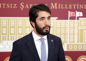 Saadet Partisi, “türban serbestisine anayasal güvence” getiren teklife destek vereceğini açıkladı