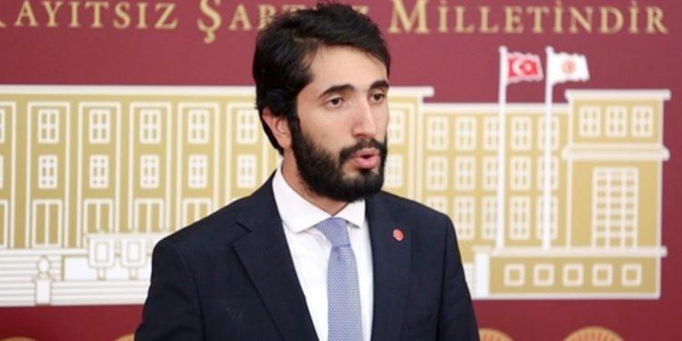 Saadet Partisi, “türban serbestisine anayasal güvence” getiren teklife destek vereceğini açıkladı