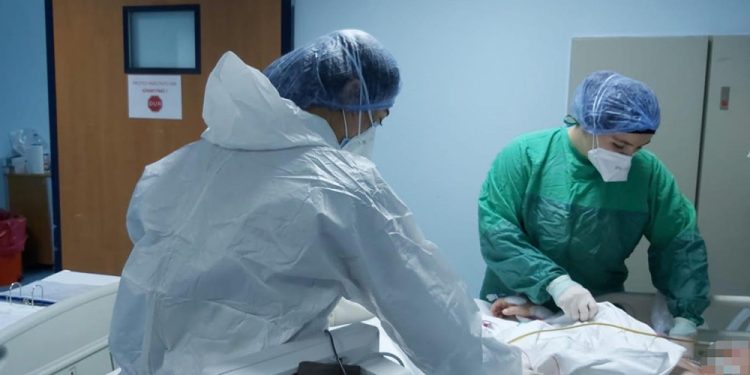 Sağlık Bakanlığı’ndan hemşireler için ‘komik’ giyim yardımı; 171 TL