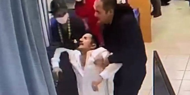 Sağlık çalışanlarına saldırırken kalp krizi geçiren kişi acil müdahaleyle hayata döndü