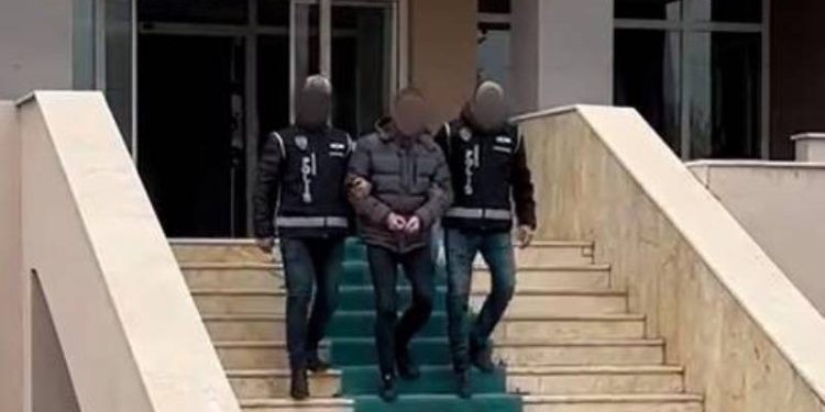 Sahte avukatlık yapan uzman çavuş tutuklandı