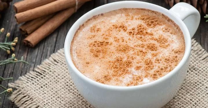 İster Beytüllahim'deki bir sokak satıcısının üzerinden buharlar çıkan kazanından kepçeyle servis edilsin, ister California'da bir evin masasında içilsin, kış günlerinin içeceği salepin her bir yudumu ayrı bir hikayedir.