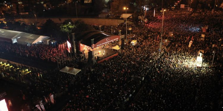 Saraçhane mitinginde büyük uçurum: Emniyet '25 bin' dedi, İBB '200 bin'