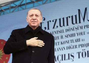 Cumhurbaşkanı Recep Tayyip Erdoğan, Karadeniz'de bulunan doğalgazın Türkiye'deki tüketim sistemine bağlanması için çalışmaların devam ettiği belirterek "Karadeniz gazı ile ilgili pazartesi günü yeni müjdeleri paylaşacağız" dedi.