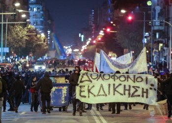 Selanik ayakta: Polis benzin parasını ödemeyen Roman çocuğu başından vurdu