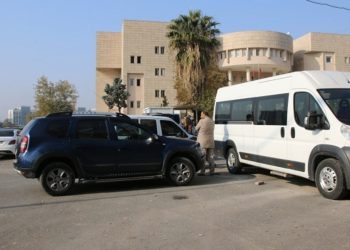 Şenyaşar ailesinin pankartları resmi araçlarla kapatıldı