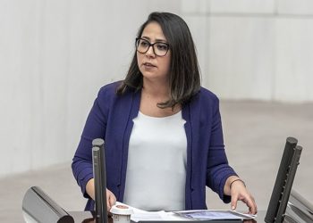 Sera Kadıgil'den Bakan Bilgin'e 6 soru: 'Poşet çay ya da elma nedeniyle Kod 46 ile işten çıkarılan kaç işçi bulunmaktadır?'