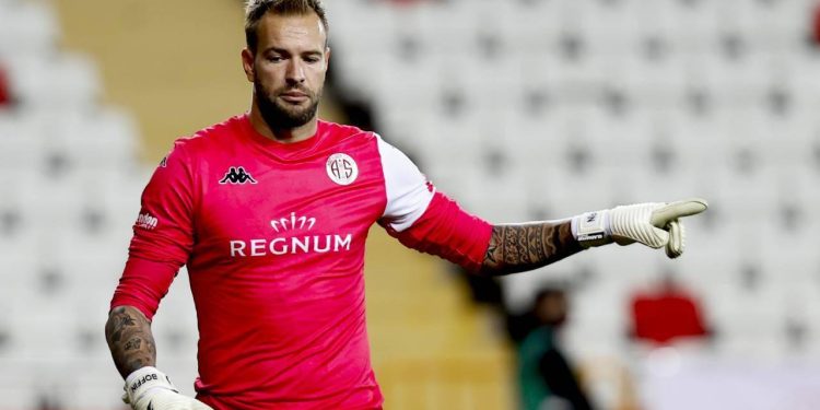 Sezon başında sözleşmesini yenileyen Boffin, futbolu bırakıyor