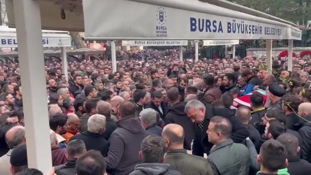 Silahlı saldırıya uğramıştı: Eski Ülkü Ocakları Genel Başkanı Sinan Ateş son yolculuğuna uğurlandı