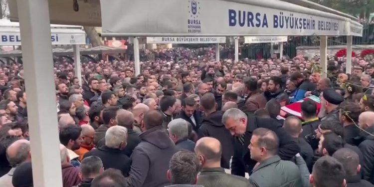 Silahlı saldırıya uğramıştı: Eski Ülkü Ocakları Genel Başkanı Sinan Ateş son yolculuğuna uğurlandı