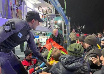 Sinop açıklarında kuru yük gemisi yangını: Üçü ağır 16 yaralı