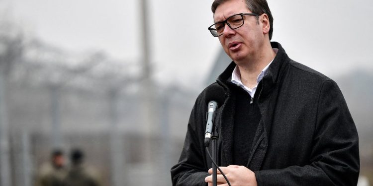 Sırbistan-Kosova gerilimi yine yükseliyor: Sırp lider Vucic orduyu teyakkuza geçirdi