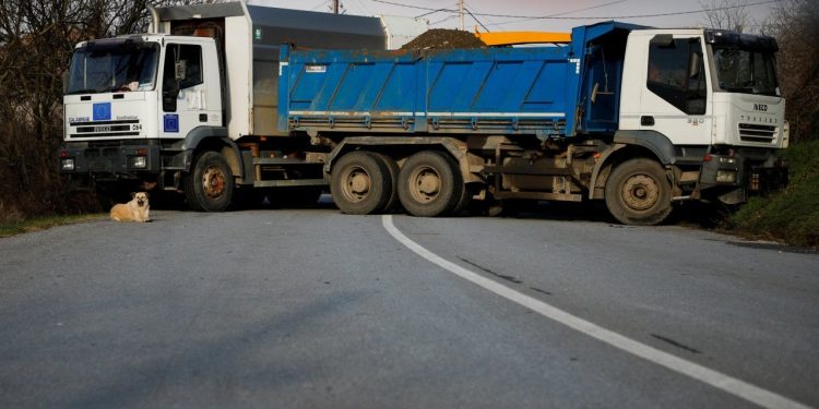 Sırbistan lideri: Kosovalı Sırplar barikatları bugün kaldırmaya başlıyor