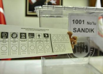 Son seçim anketi canlı yayında açıklandı: Altılı masa HDP'nin desteğini alırsa...