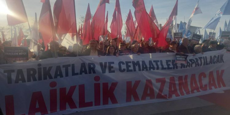 Sosyalist Güç Birliği'nin tarikatlara karşı yaptığı eyleme saldırı girişimi