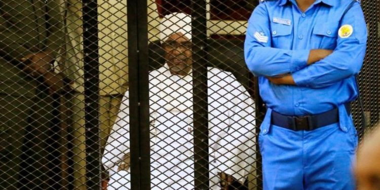 Sudan'ın devrik lideri El Beşir darbeci olduğunu kabul etti