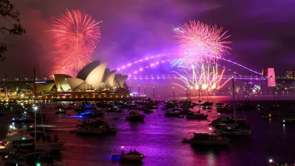 Sydney, 2023'ü havai fişek gösterileriyle karşıladı