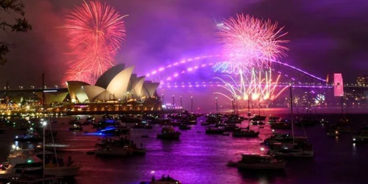 Sydney, 2023'ü havai fişek gösterileriyle karşıladı
