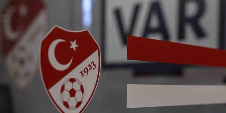Türkiye Futbol Federasyonu (TFF) Başkanı Mehmet Büyükekşi, yabancı Video Yardımcı Hakem (VAR) getirmek için görüştükleri ülkelerden olumlu yanıt alamadıklarını söyledi.
