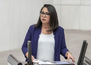 TİP Sözcüsü Sera Kadıgil: 42 milyar 22 milyon lira kâr eden Koçlar işçiye poşet çayı çok görüyor