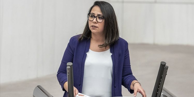 TİP Sözcüsü Sera Kadıgil: 42 milyar 22 milyon lira kâr eden Koçlar işçiye poşet çayı çok görüyor