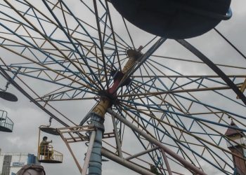 Tahran'da bir lunapark "başörtüsü kuralına uyulmadığı" için mühürlendi