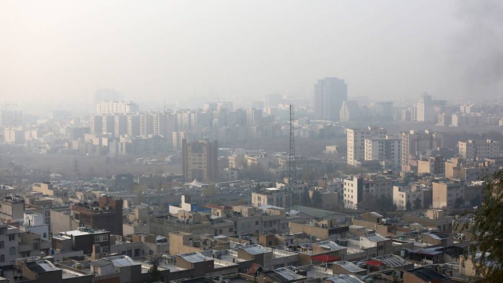 Tahran'da hava kirliliği "kırmızı alarm" seviyesinde