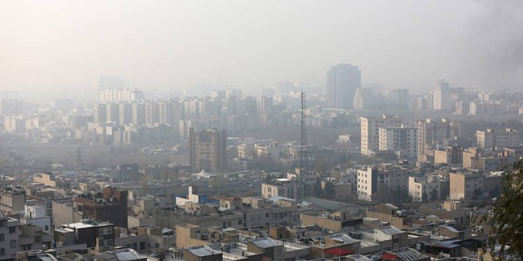 Tahran'da hava kirliliği "kırmızı alarm" seviyesinde