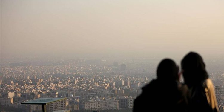 Tahran’da hava kirliliği nedeniyle okullar 2 gün daha tatil edildi