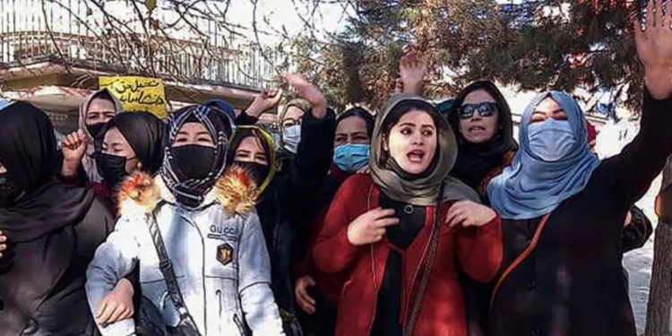 Taliban, Afganistan'daki tüm STK'lerde kadınların çalışmasını askıya aldı