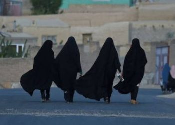 Taliban, kadınların üniversiteye gitmesini yasakladı