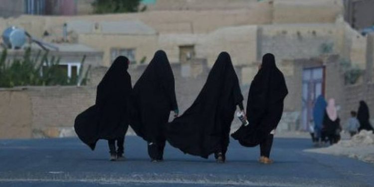 Taliban, kadınların üniversiteye gitmesini yasakladı