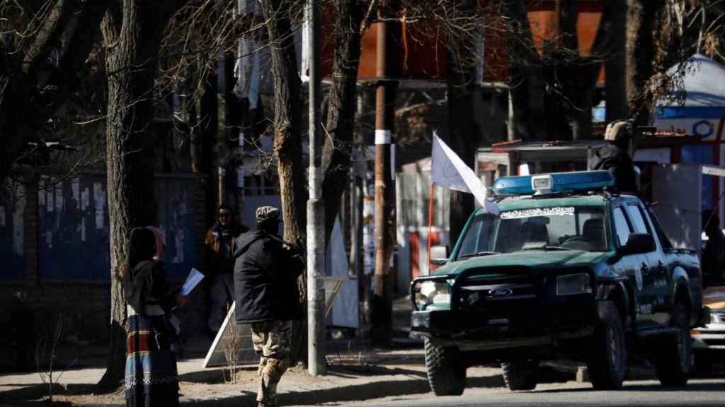 Taliban ülkedeki tüm STK'lara kadın personel çalıştırmama talimatı verdi