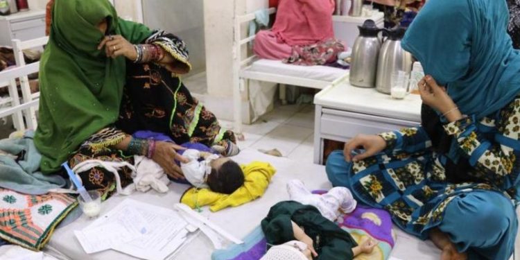 Afganistan’da çalışan üç büyük sivil toplum kuruluşu, Taliban’ın kadınların bu kuruluşlarda çalışmasını yasaklamasından sonra, ülkedeki faaliyetlerini durdurdu.