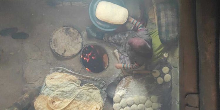 Tandırda yakılan tezek halk sağlığı sorunu haline geldi