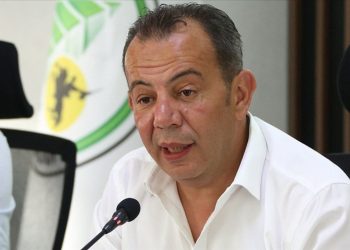 Tanju Özcan, Encü'ye tokadı savundu: 'Az bile yapmış'