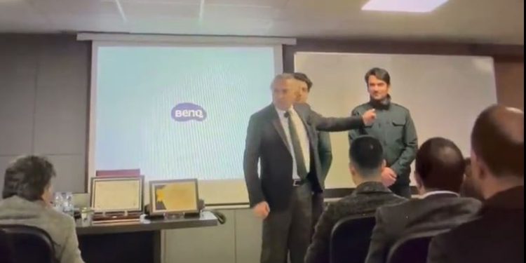 Ticaret Bakanlığı Gürbulak Bölge Müdürü, memuru tokatlayıp hakaret ediyor: Eşek sıpası!