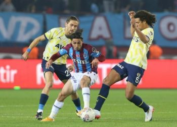 Trabzonspor, Fenerbahçe'yi iki golle devirdi